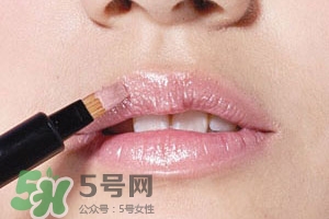紫色腮紅適合什么口紅？紫色腮紅口紅搭配