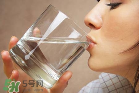 春天要多喝水嗎？春天多喝水有什么好處？