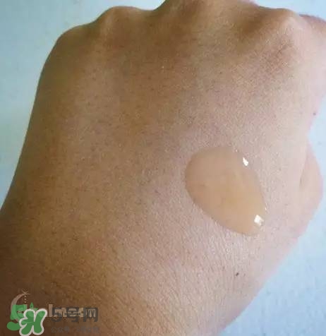 蘭蔻大眼精華和雅詩蘭黛小棕瓶哪個好？蘭蔻大眼精華和小棕瓶對比