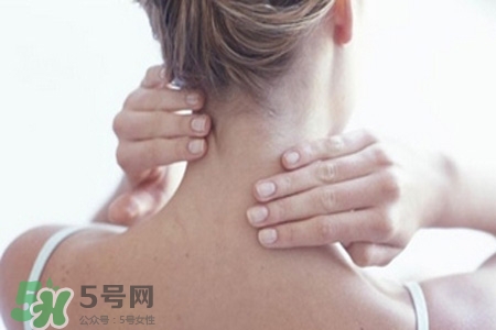 脖子疼和枕頭有關(guān)系嗎？脖子痛是因?yàn)檎眍^的高度嗎？