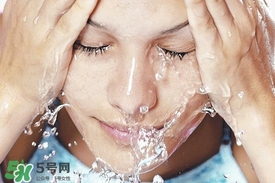 卸妝水和卸妝油的區(qū)別？卸妝水和卸妝油有什么不一樣？