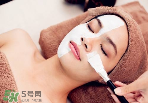 卸妝水和卸妝油的區(qū)別？卸妝水和卸妝油有什么不一樣？