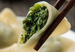 薺菜包餃子必須焯水嗎？薺菜包餃子要焯水嗎？