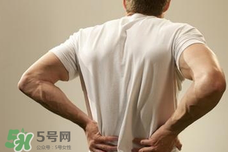 骨質(zhì)疏松會(huì)出現(xiàn)背痛嗎？骨質(zhì)疏松會(huì)引起后背疼嗎？