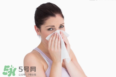 打噴嚏有異味是怎么回事？打噴嚏有臭味怎么辦？