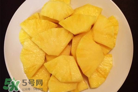 口腔潰瘍能吃菠蘿嗎？吃菠蘿會(huì)導(dǎo)致口腔潰瘍嗎？