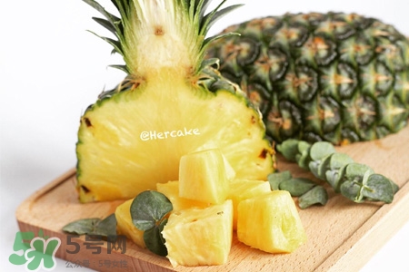 口腔潰瘍能吃菠蘿嗎？吃菠蘿會(huì)導(dǎo)致口腔潰瘍嗎？