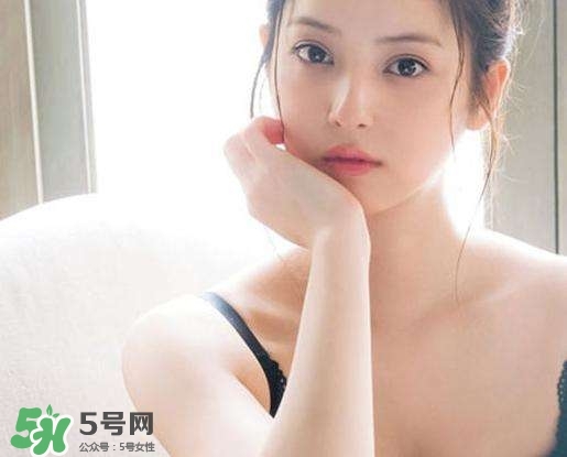 乳暈有小疙瘩是怎么回事？乳暈什么顏色正常
