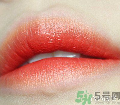 咬唇妝用什么口紅好？咬唇妝適合哪種嘴唇？