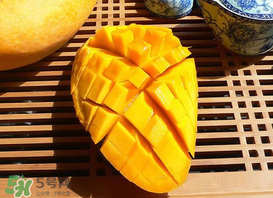 芒果為什么會(huì)變黑？芒果為什么有黑點(diǎn)？