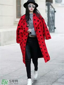 紅色衣服配什么顏色褲子？紅色衣服配什么褲子好看？