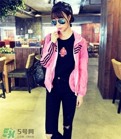 熒光色衣服怎么搭配？熒光色衣服怎么搭配好看？