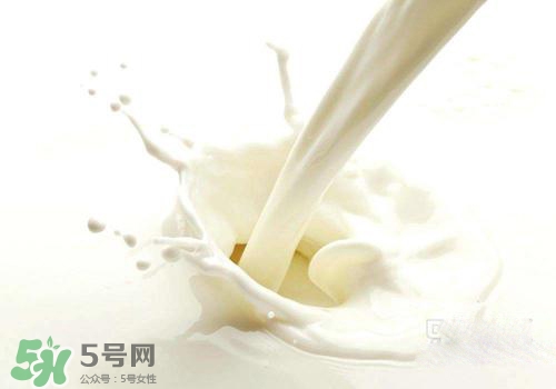 牛奶苦是怎么回事？牛奶苦能喝嗎？