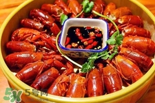 痛風(fēng)可以吃小龍蝦嗎？吃小龍蝦會(huì)引發(fā)痛風(fēng)嗎？