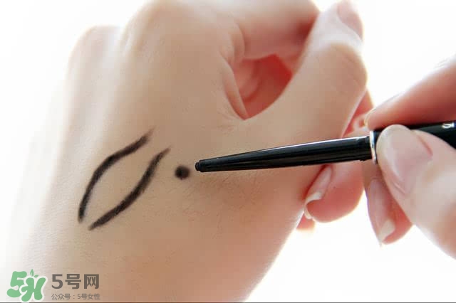 植村秀眼線筆怎么轉(zhuǎn)？植村秀如膠似漆眼線筆轉(zhuǎn)不出來