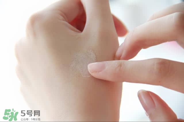 植村秀眼線筆怎么轉(zhuǎn)？植村秀如膠似漆眼線筆轉(zhuǎn)不出來