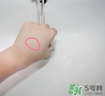植村秀小燈泡584和784哪個(gè)白？植村秀小燈泡584和784對比