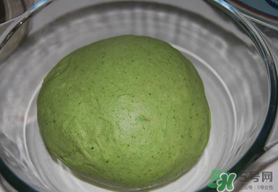 菠菜汁和面怎樣做更綠？怎么樣菠菜汁和面更綠？