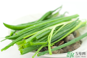 薺菜和蔥能一起吃嗎？薺菜餃子可以放蔥嗎？