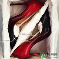 cl紅底鞋是什么牌子 cl紅底鞋多少錢(qián)一雙