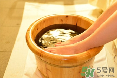 艾草泡腳治宮寒嗎？艾草泡腳對(duì)宮寒有用嗎？