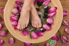 艾草泡腳治月經(jīng)不調(diào)嗎？?月經(jīng)不調(diào)能用艾草泡腳嗎？