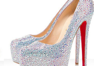 cl鞋子一般多少錢(qián)？Christian Louboutin鞋子專(zhuān)柜價(jià)格