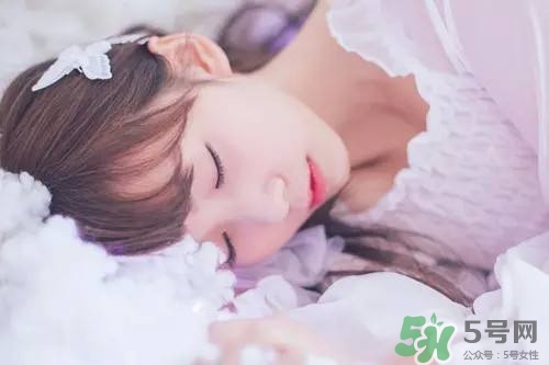 女人熬夜吃什么好？女人熬夜的危害有多大