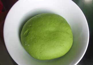 菠菜汁和面菠菜還焯嗎？菠菜汁和面需要焯水嗎？