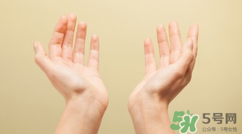 早起手心發(fā)熱怎么回事？早起手心為什么發(fā)熱？