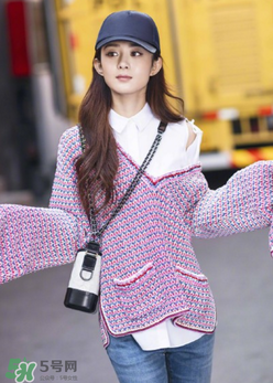香奈兒gabrielle手袋怎么搭配？chanel gabrielle包包怎么背好看？