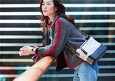 香奈兒gabrielle手袋怎么搭配？chanel gabrielle包包怎么背好看？