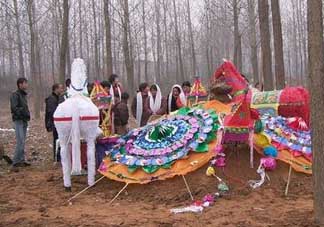 為什么新墳三年不能動(dòng)土？新墳三年填土對(duì)誰(shuí)不好？