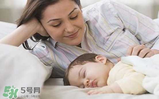 孩子為什么喜歡趴著睡覺(jué)？孩子為何老愛(ài)趴著睡