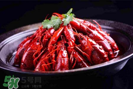 吃小龍蝦可以吃菠蘿嗎？小龍蝦和菠蘿能一起吃嗎？