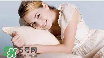 月經量少顏色發(fā)黑是怎么回事？月經量少怎么辦