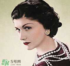 白百合長(zhǎng)款白色外套是什么牌子？白百合長(zhǎng)款白色外套是哪個(gè)品牌？
