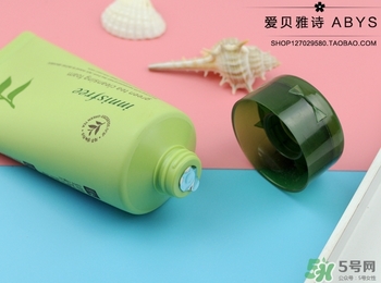 悅詩風(fēng)吟綠茶洗面奶適合什么膚質(zhì)？悅詩風(fēng)吟洗面奶適合油性肌膚嗎？