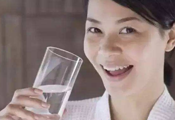隔夜水為什么不能喝？為什么說隔夜的水不能喝