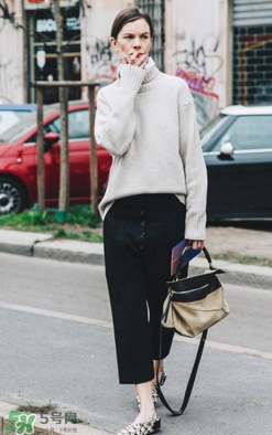 loewe puzzle怎么背好看？loewe puzzle怎么搭配好看？