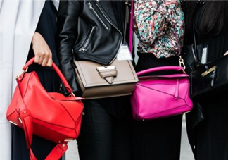 loewe puzzle怎么背好看？loewe puzzle怎么搭配好看？