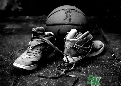 亞瑟士和耐克哪個(gè)好？asics和nike跑鞋哪個(gè)更好？