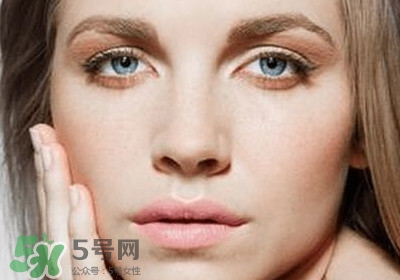 為什么臉上長(zhǎng)脂肪粒？臉上長(zhǎng)脂肪粒是什么原因