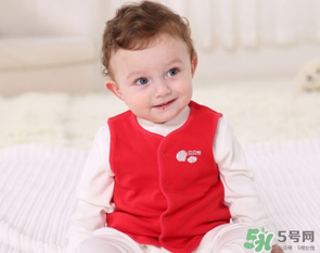 寶寶四月份穿什么衣服？四月份怎么給寶寶穿衣服？