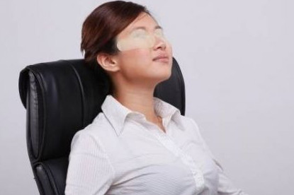 眼疲勞會(huì)引起哪些癥狀？眼疲勞會(huì)導(dǎo)致什么癥狀