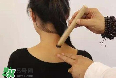 頸椎疼艾灸哪里？艾灸頸椎視頻教程
