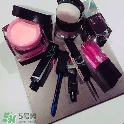 紀梵希花朵浮雕彩妝盤多少錢？紀梵希花朵浮雕高光修容盤價格