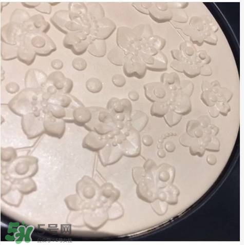 紀梵希花朵浮雕彩妝盤多少錢？紀梵希花朵浮雕高光修容盤價格