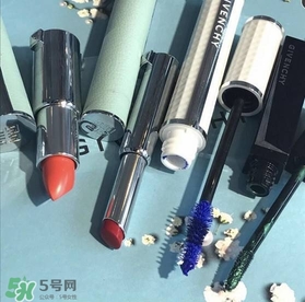 紀梵希花朵浮雕彩妝盤多少錢？紀梵希花朵浮雕高光修容盤價格