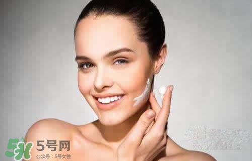 涂了隔離還要涂bb霜嗎？先涂隔離還是先涂bb霜？
